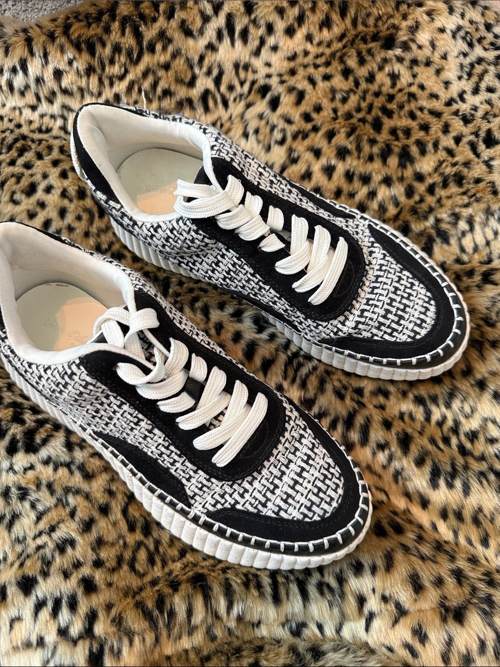 Universal Thread Woven Black & White Women's Lace-Up Sneakers